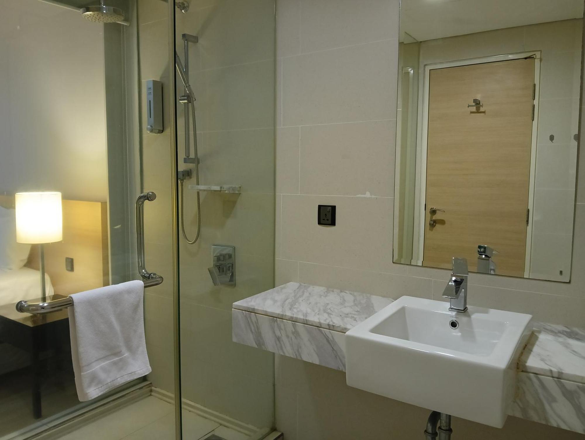 The Straits Suites By Ciconia Malacca Esterno foto