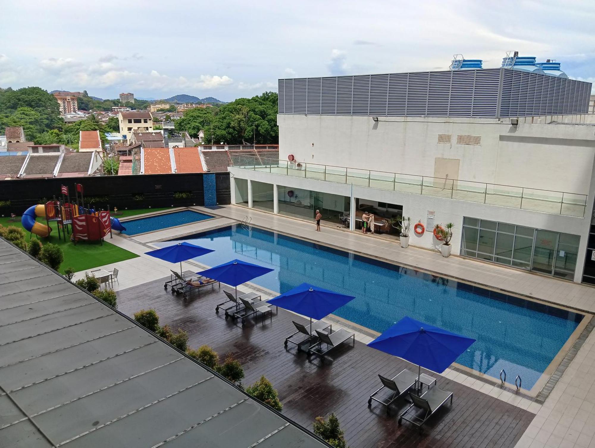 The Straits Suites By Ciconia Malacca Esterno foto