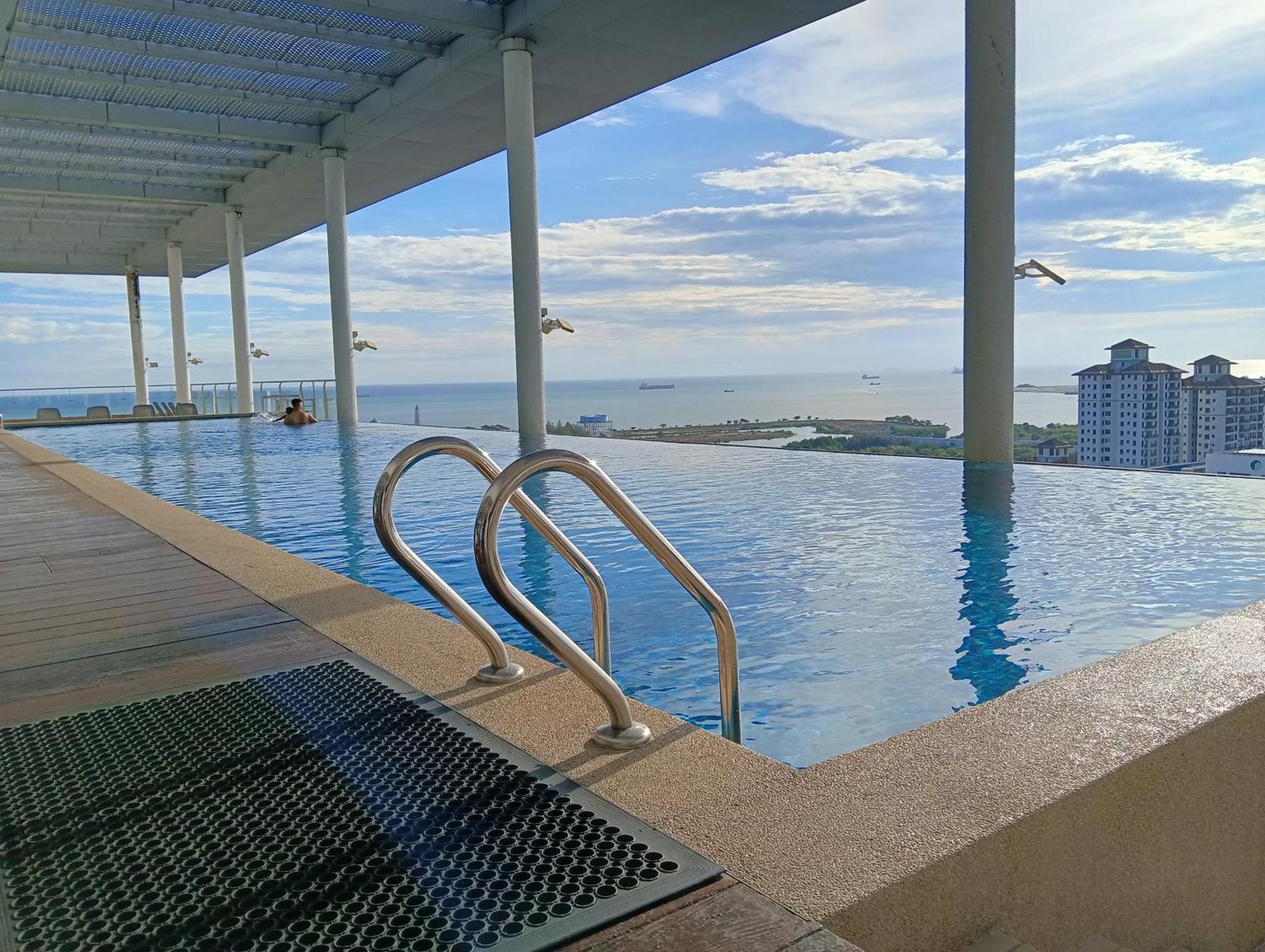 The Straits Suites By Ciconia Malacca Esterno foto