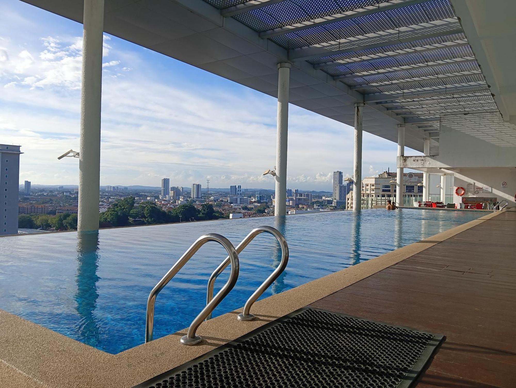 The Straits Suites By Ciconia Malacca Esterno foto