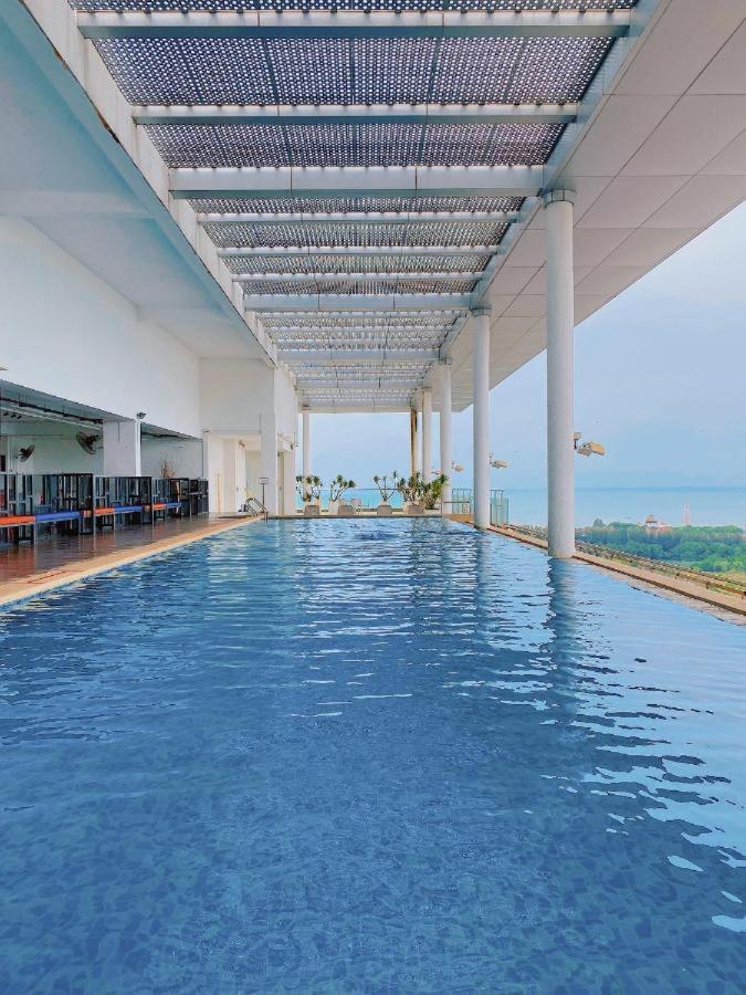 The Straits Suites By Ciconia Malacca Esterno foto